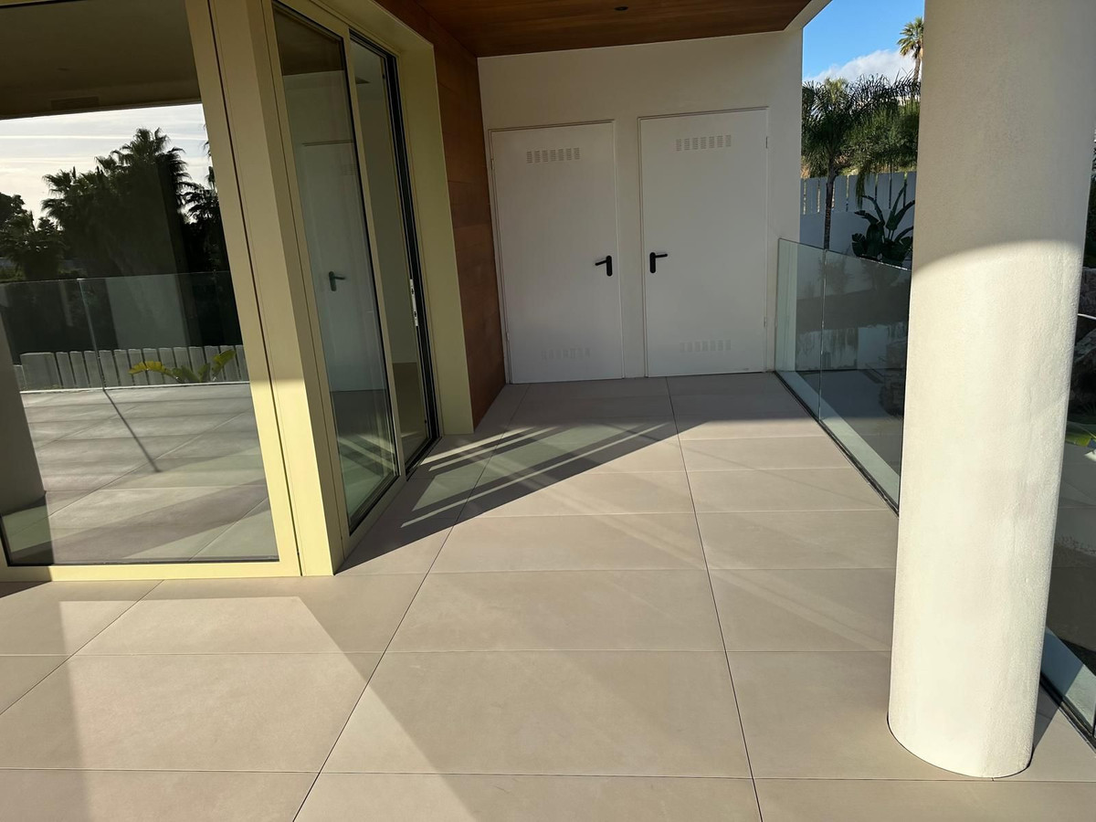 2 Bedroom Apartment in Marbella - Photo 36