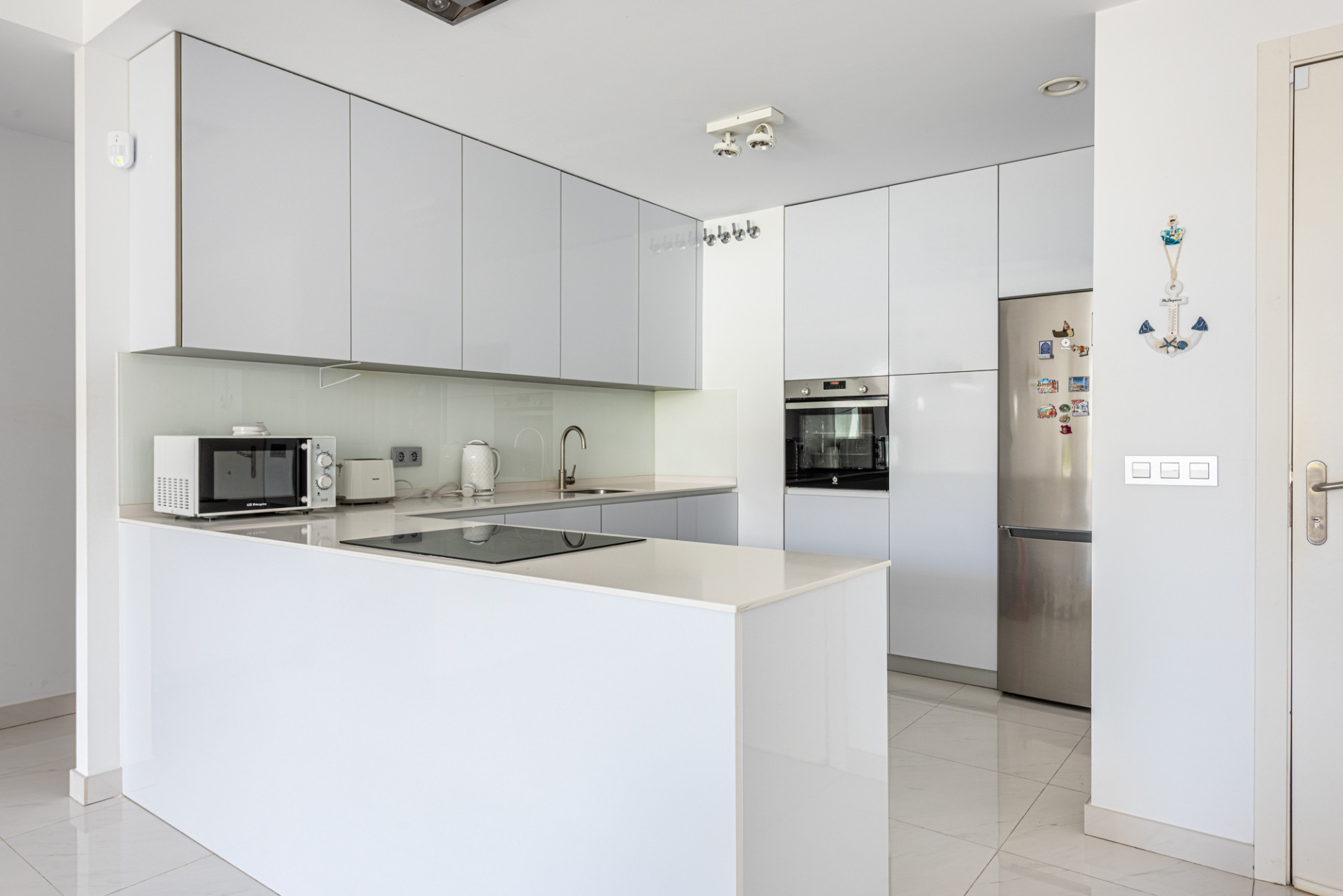 3 Bedroom Apartment in Estepona - Photo 9