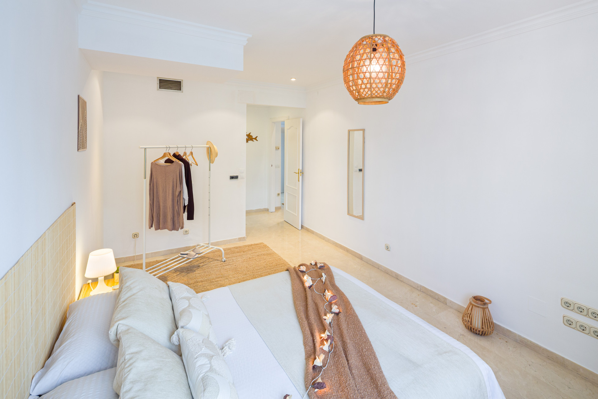 2 Bedroom Apartment in Marbella - Photo 10