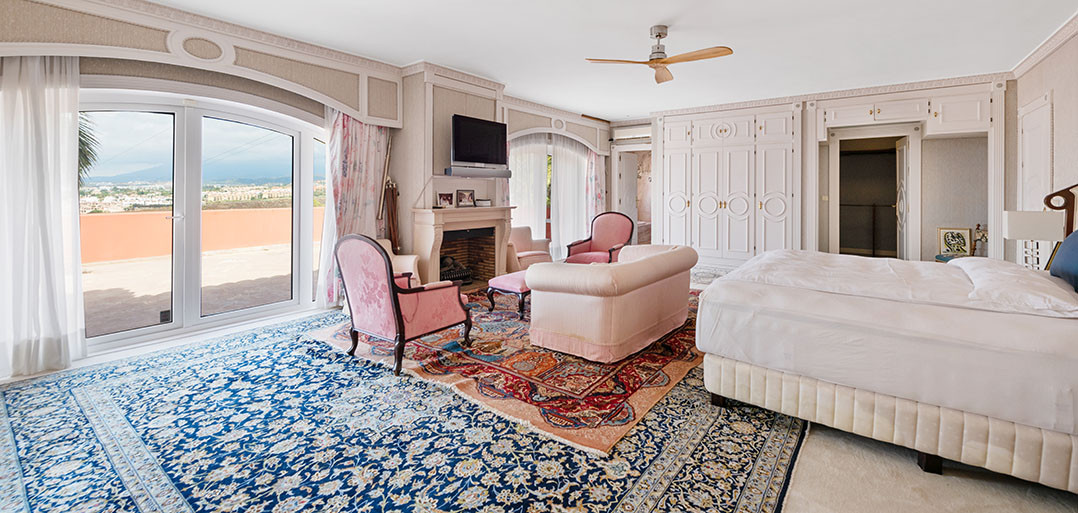 8 Bedroom Villa in Estepona - Photo 16