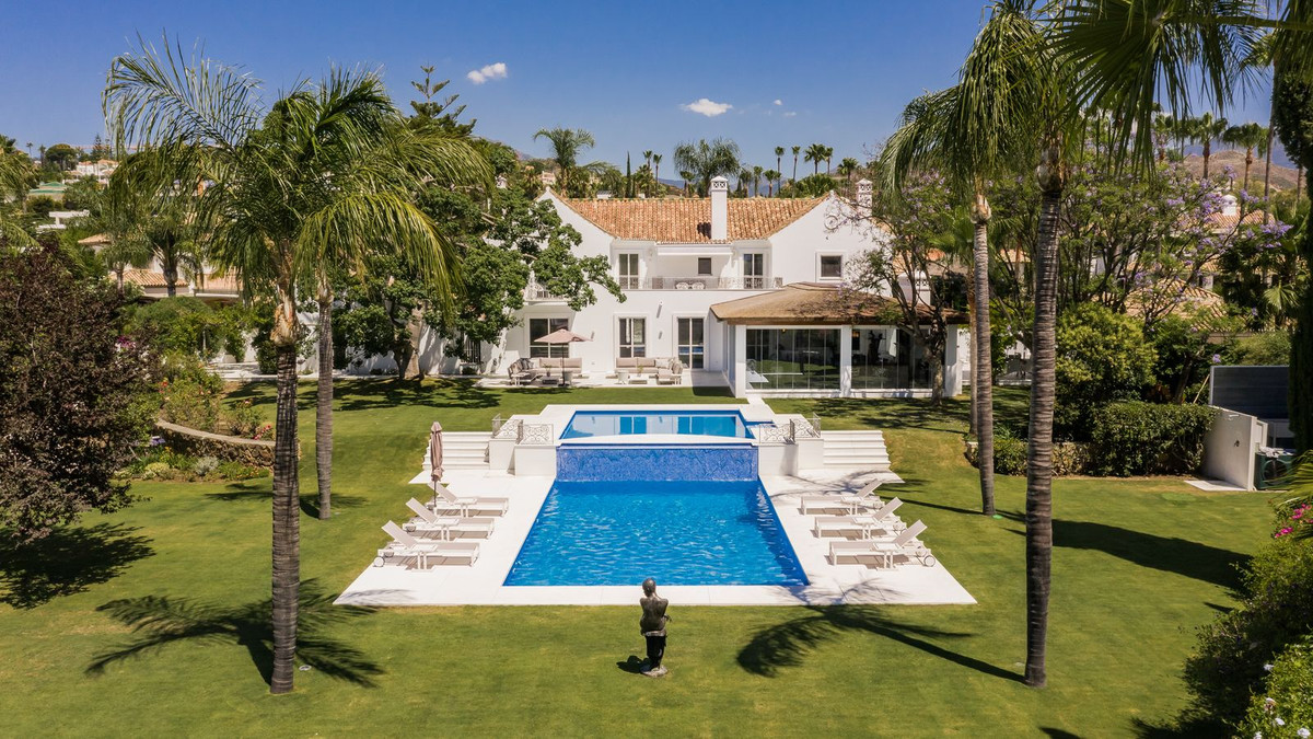 6 Bedroom Villa in Marbella - Photo 17
