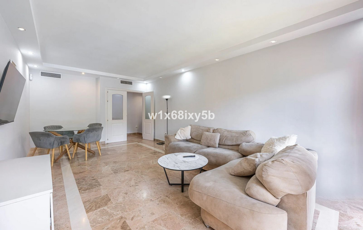 2 Bedroom Apartment in San Pedro de Alcántara - Photo 8