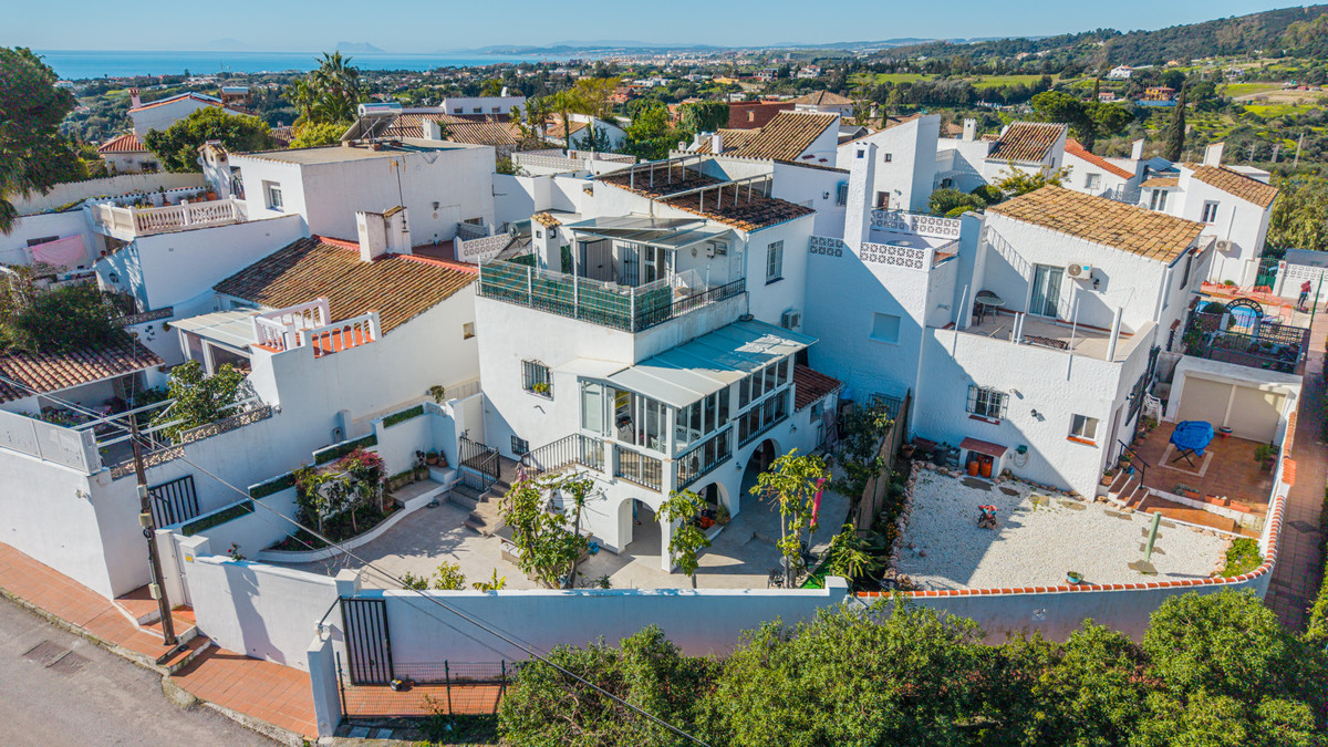 3 Bedroom Townhouse in Estepona - Photo 36