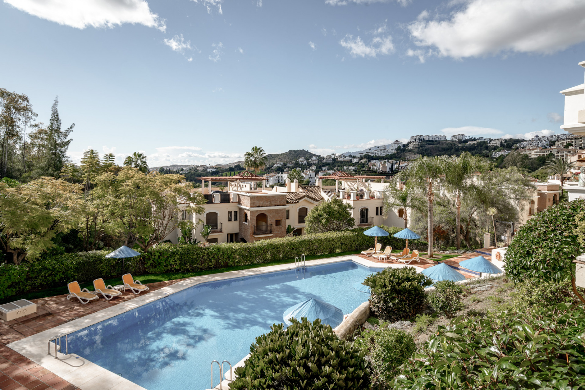 2 Bedroom Apartment in Estepona - Photo 33