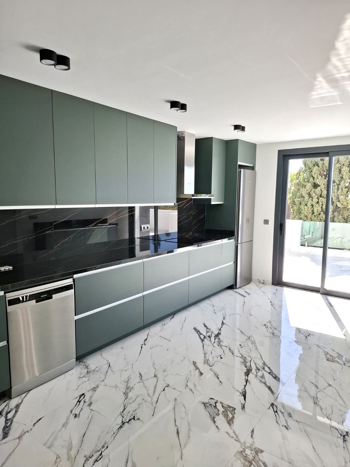 5 Bedroom Villa in Marbella - Photo 5