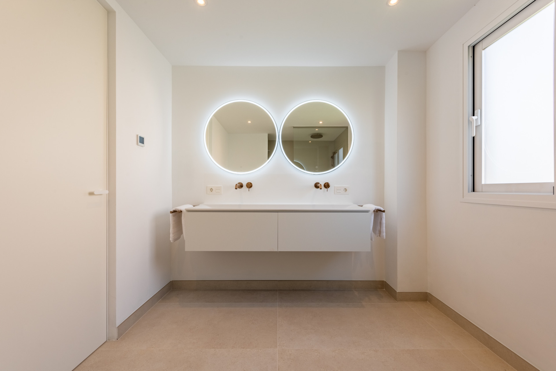 2 Bedroom Penthouse in Benahavís - Photo 17