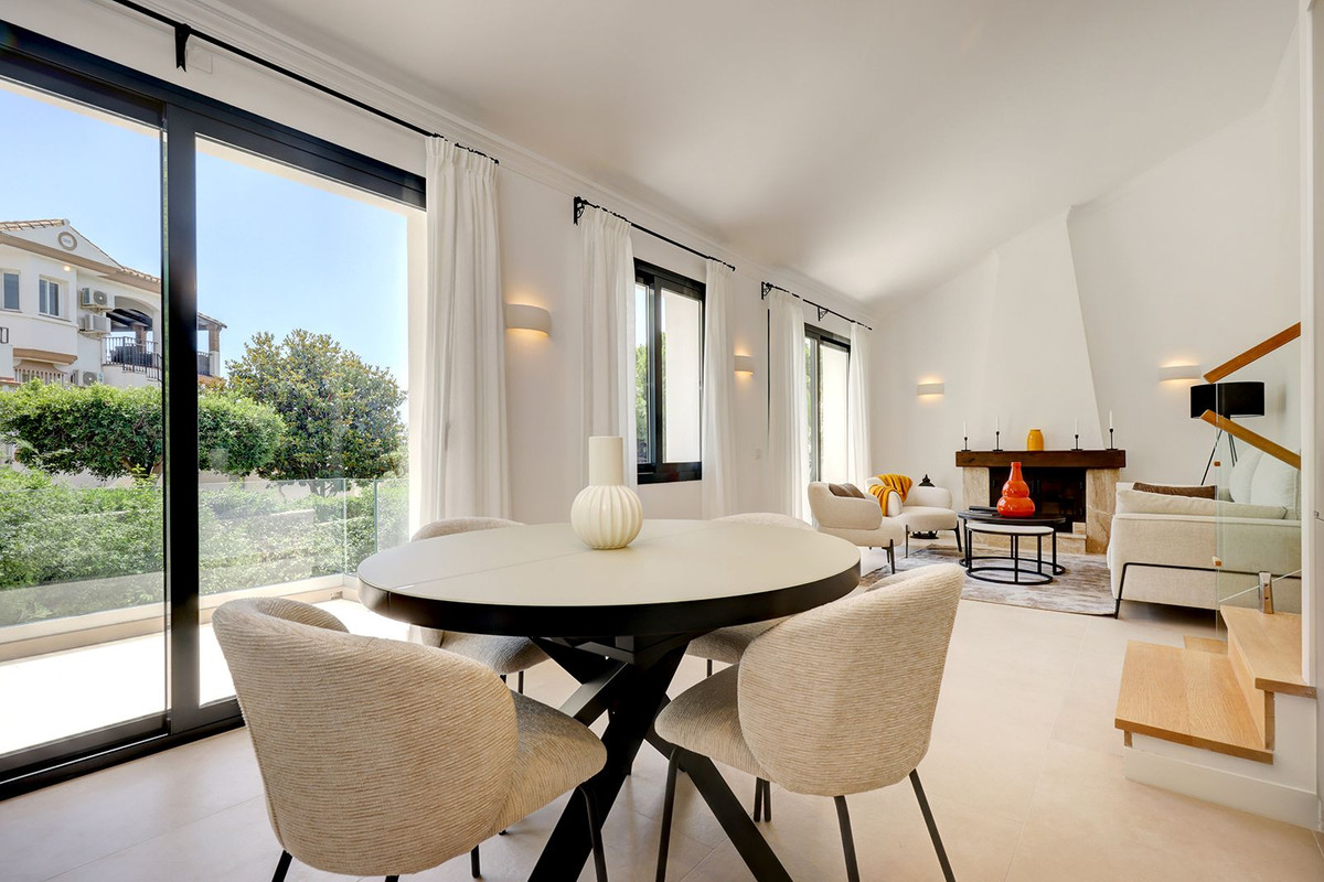4 Bedroom Villa in Marbella - Photo 23