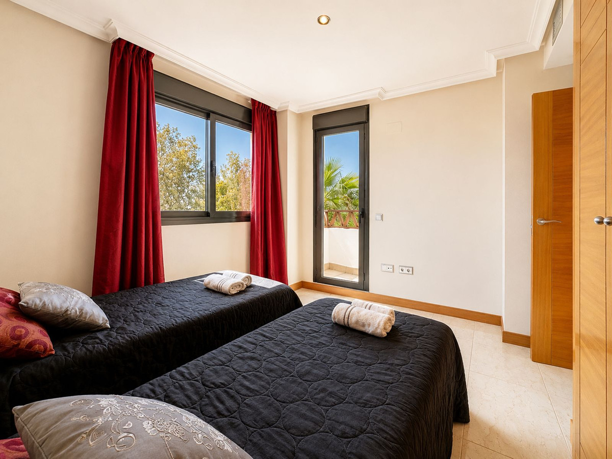 2 Bedroom Apartment in Estepona - Photo 19