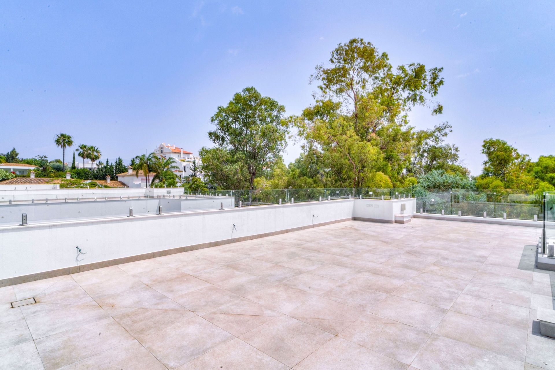5 Bedroom Villa in Estepona - Photo 50