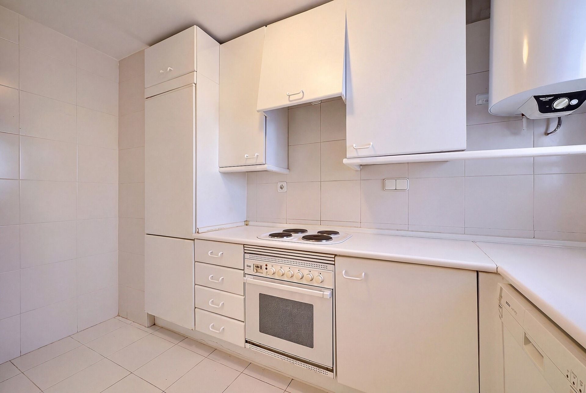 2 Bedroom Apartment in Benahavís - Photo 17