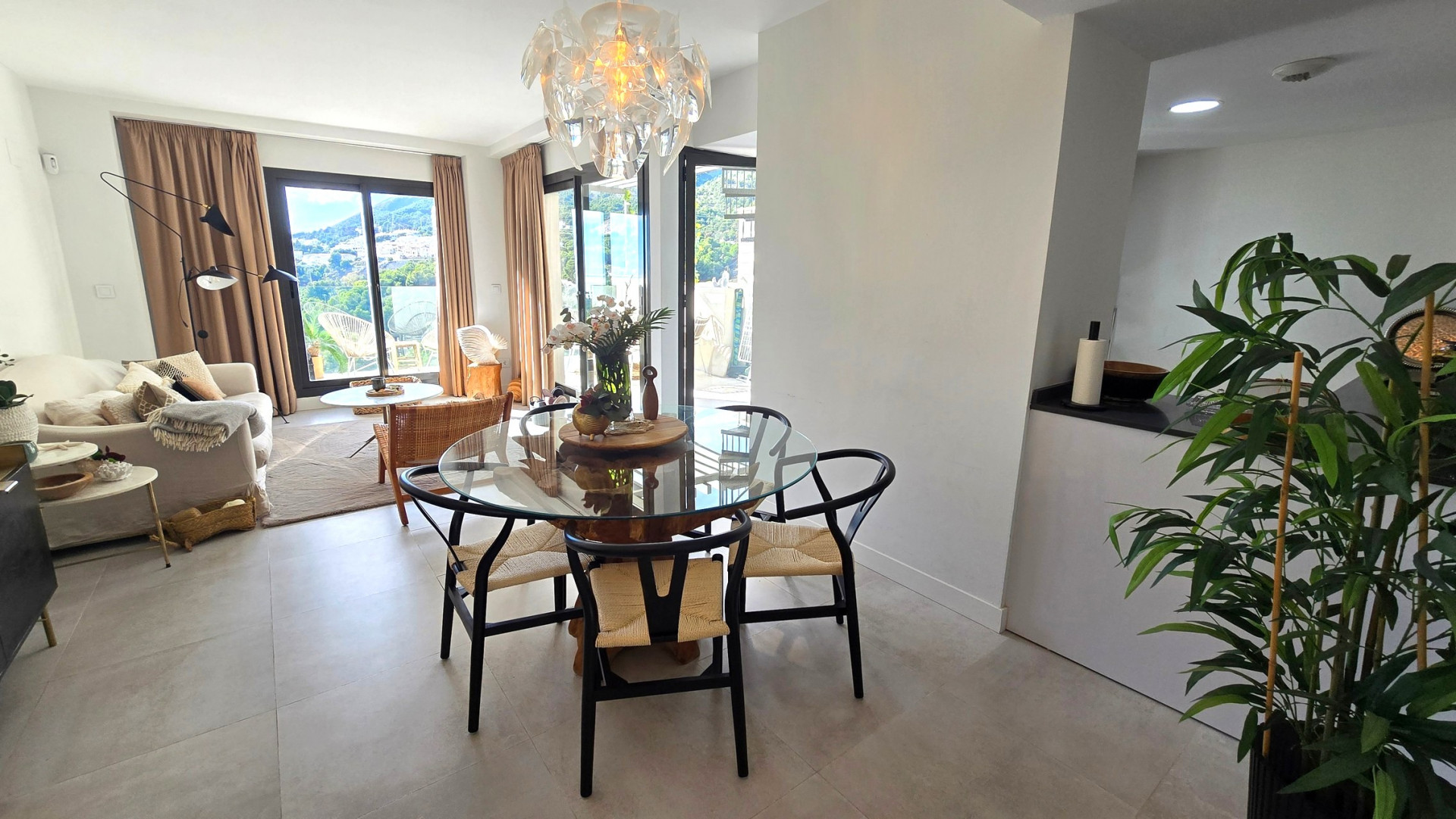 2 Bedroom Apartment in Benalmádena - Photo 4