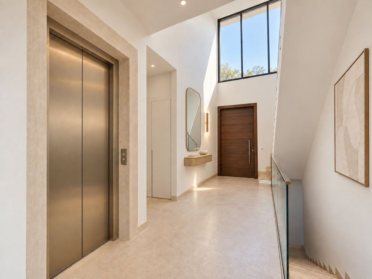 4 Bedroom Villa in Marbella - Photo 8