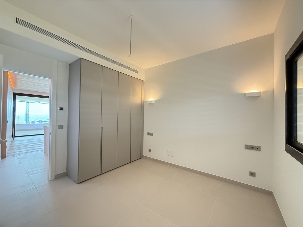 3 Bedroom Apartment in Benalmádena - Photo 24