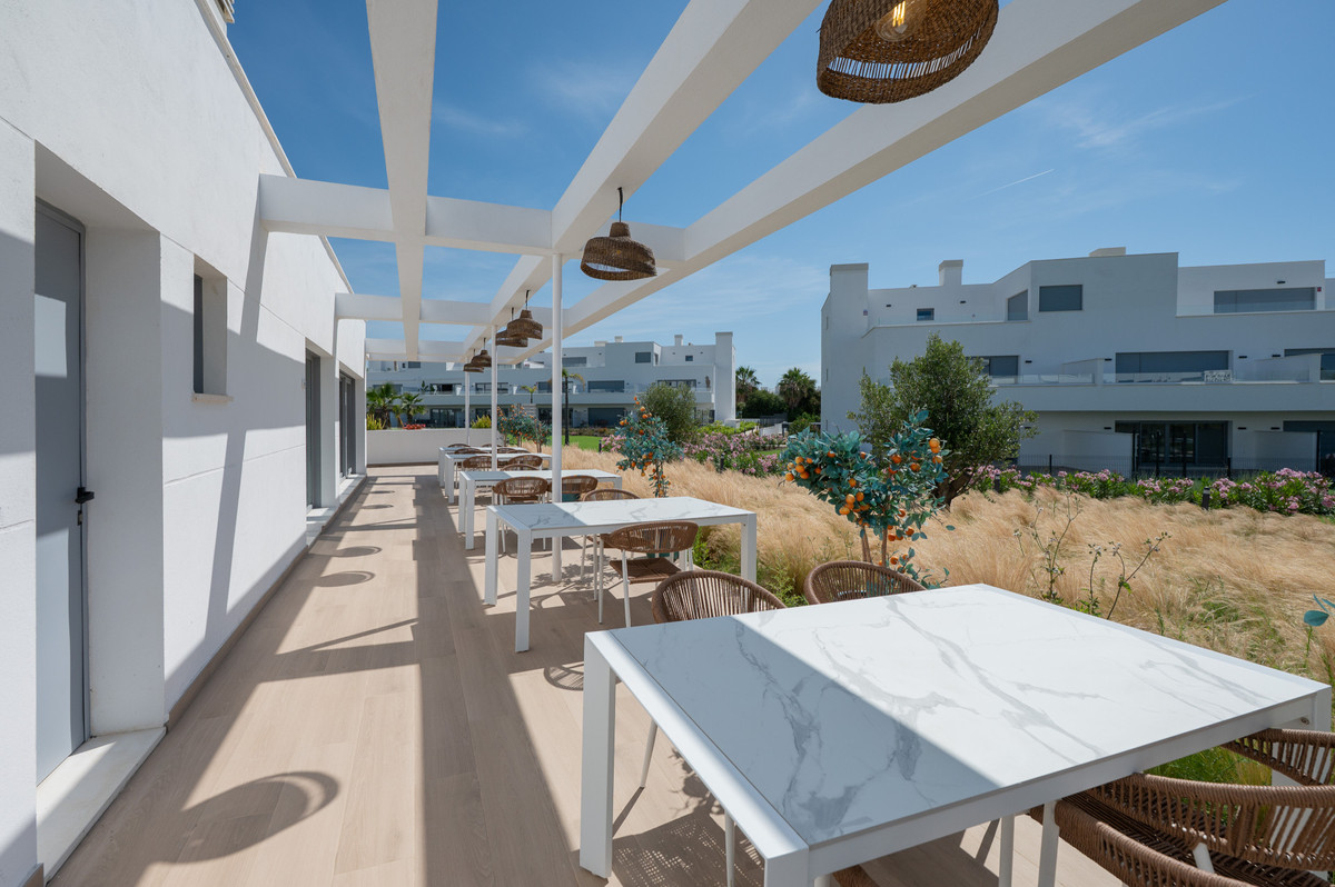 2 Bedroom Apartment in Estepona - Фото 7