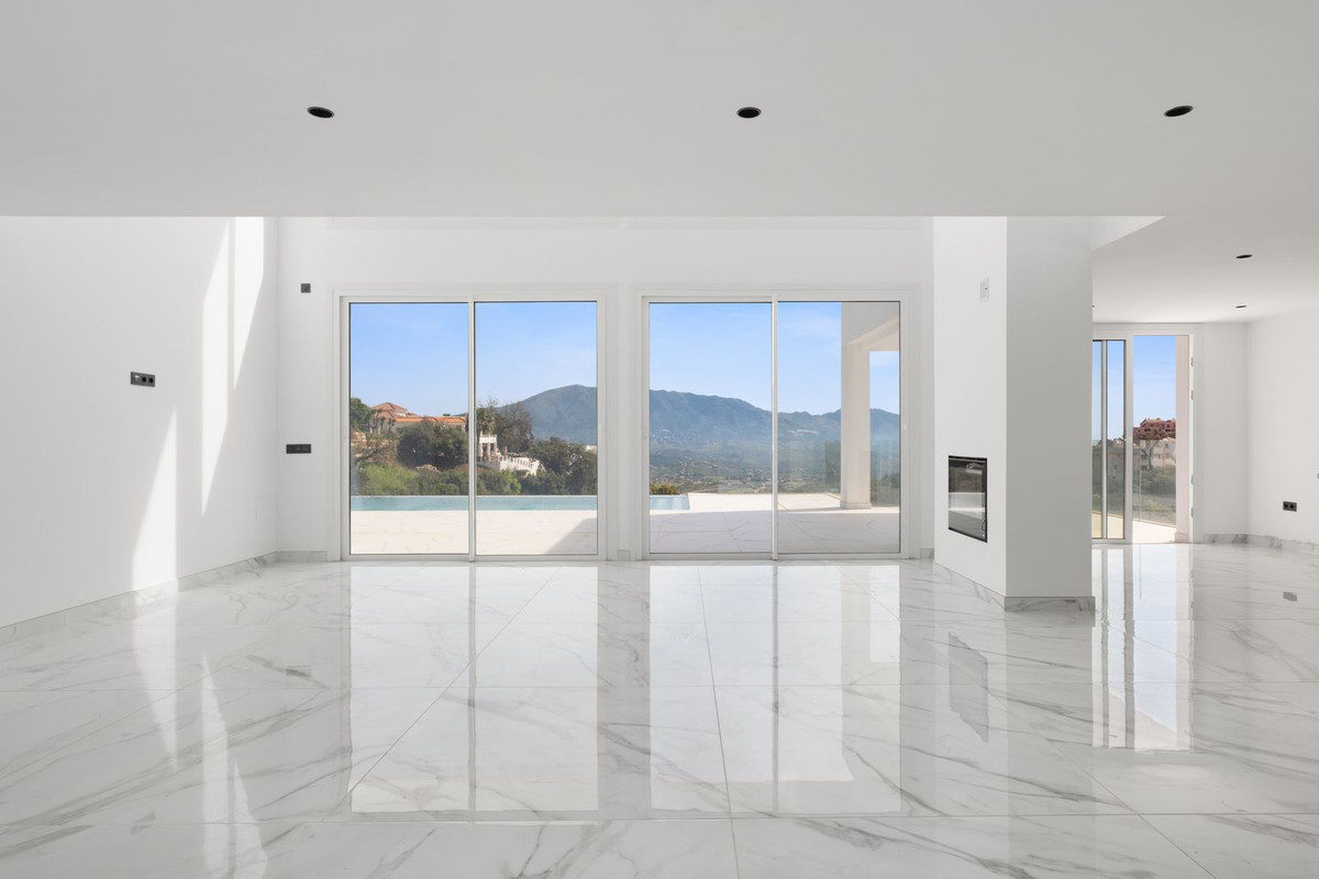 4 Bedroom Villa in Marbella - Photo 3
