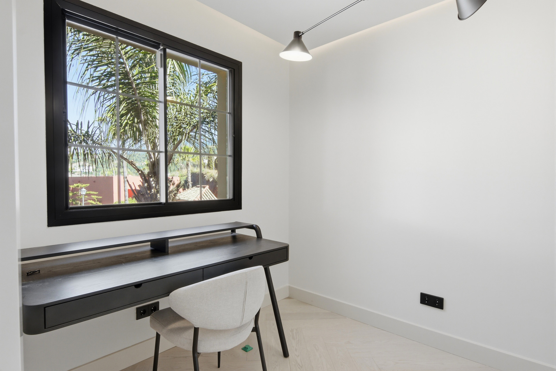 4 Bedroom Penthouse in Benahavís - Photo 10