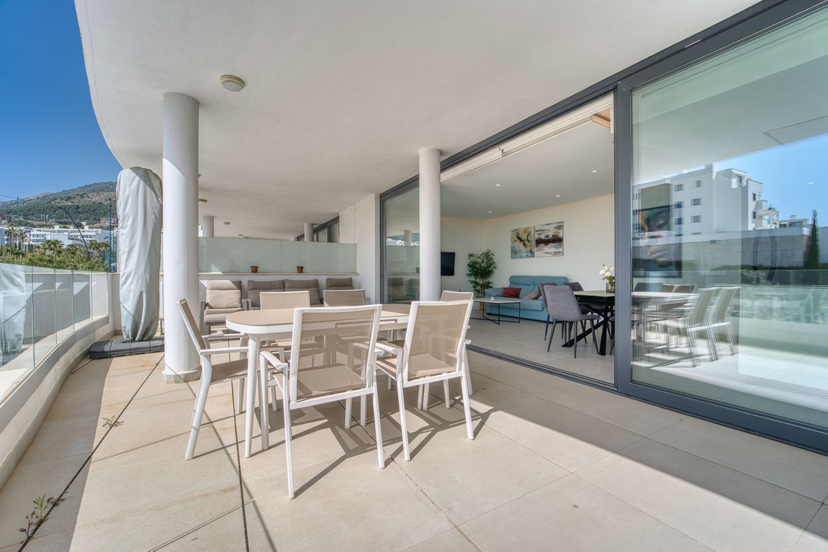 2 Bedroom Apartment in Benalmádena - Photo 10