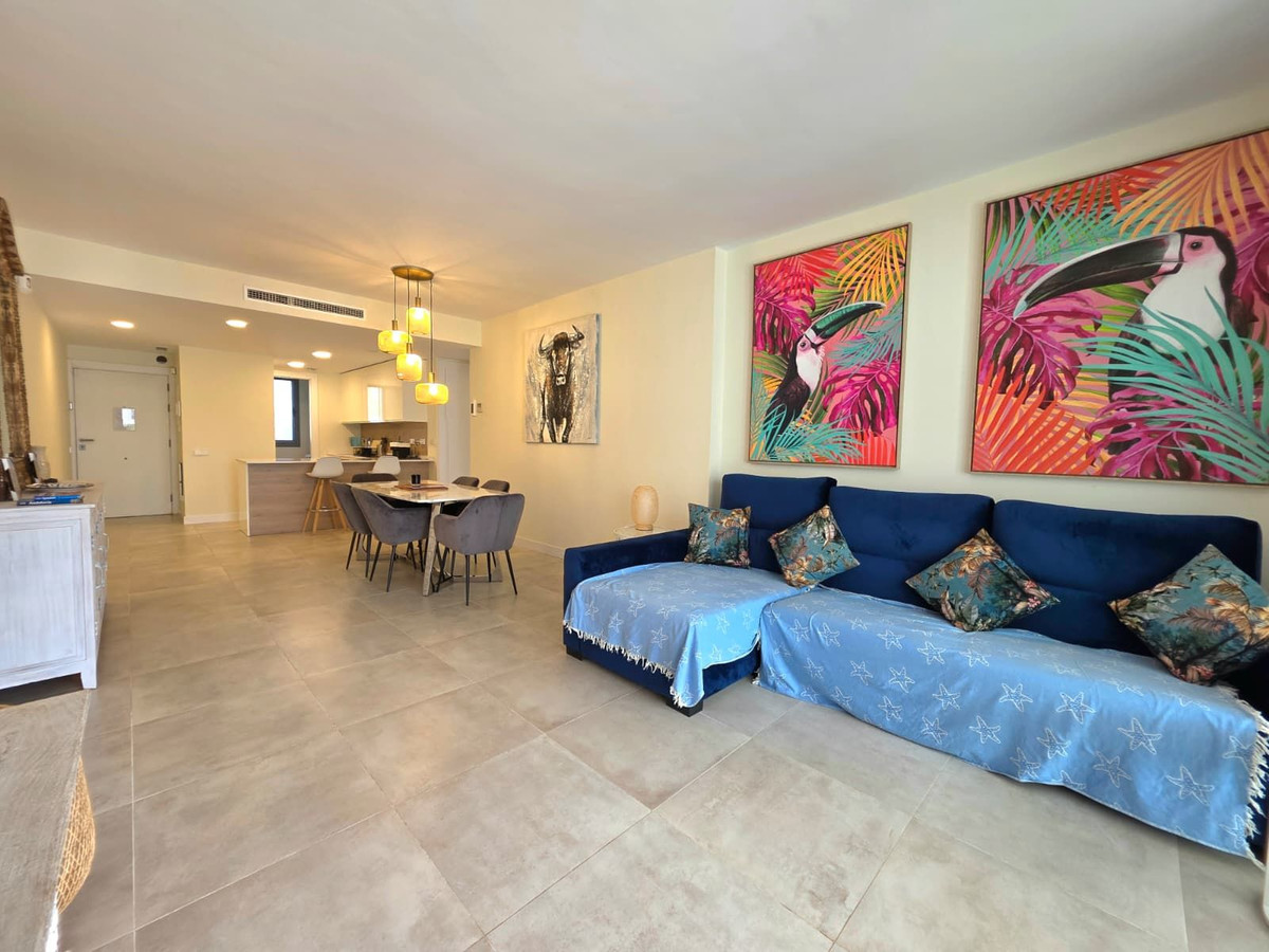 2 Bedroom Apartment in Estepona - Photo 5