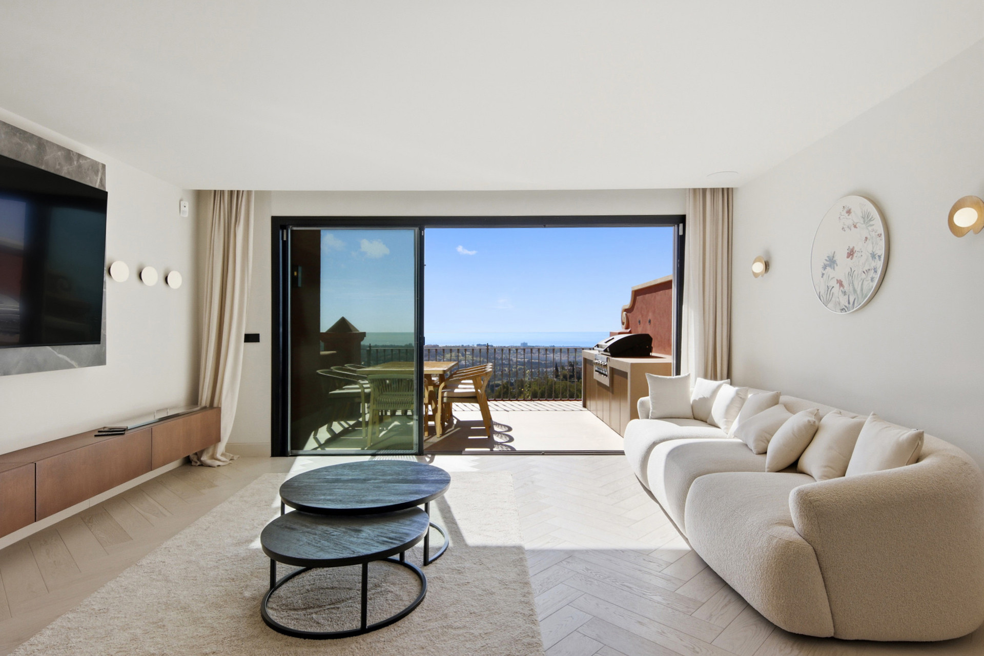4 Bedroom Penthouse in Benahavís - Photo 2