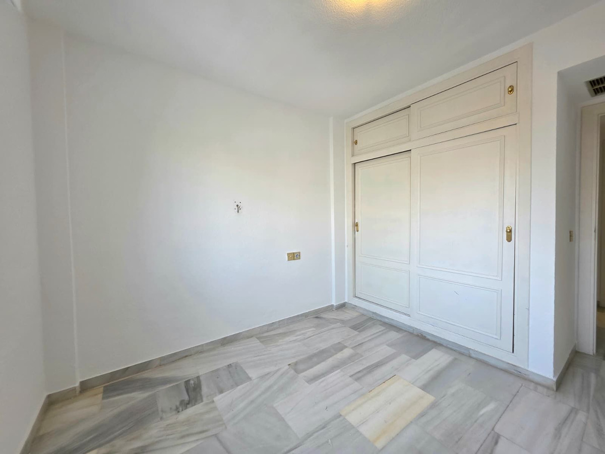 Piso de 2 dormitorios con piscina en Málaga – Foto 11