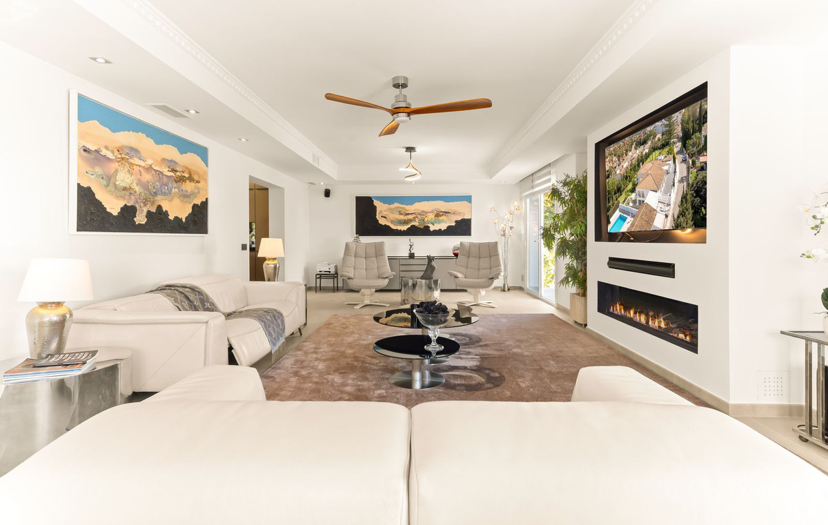 6 Bedroom Villa in Estepona - Photo 5