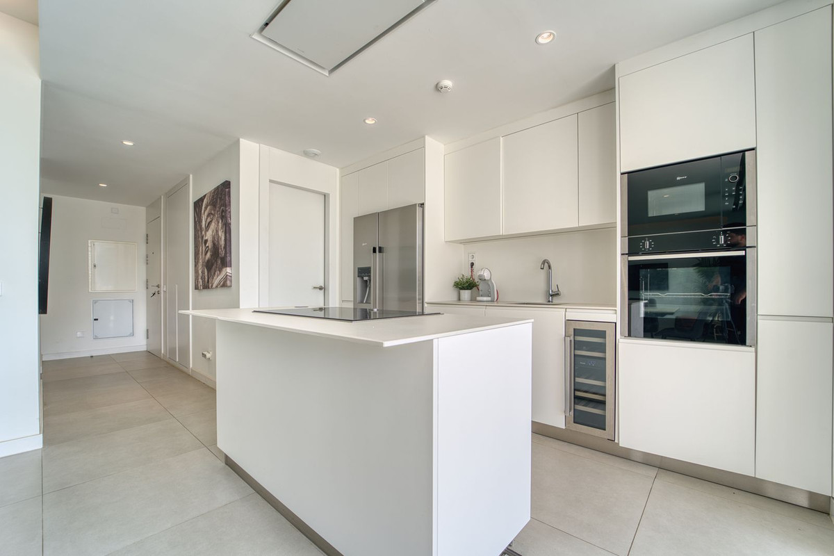 2 Bedroom Apartment in Benalmádena - Photo 9