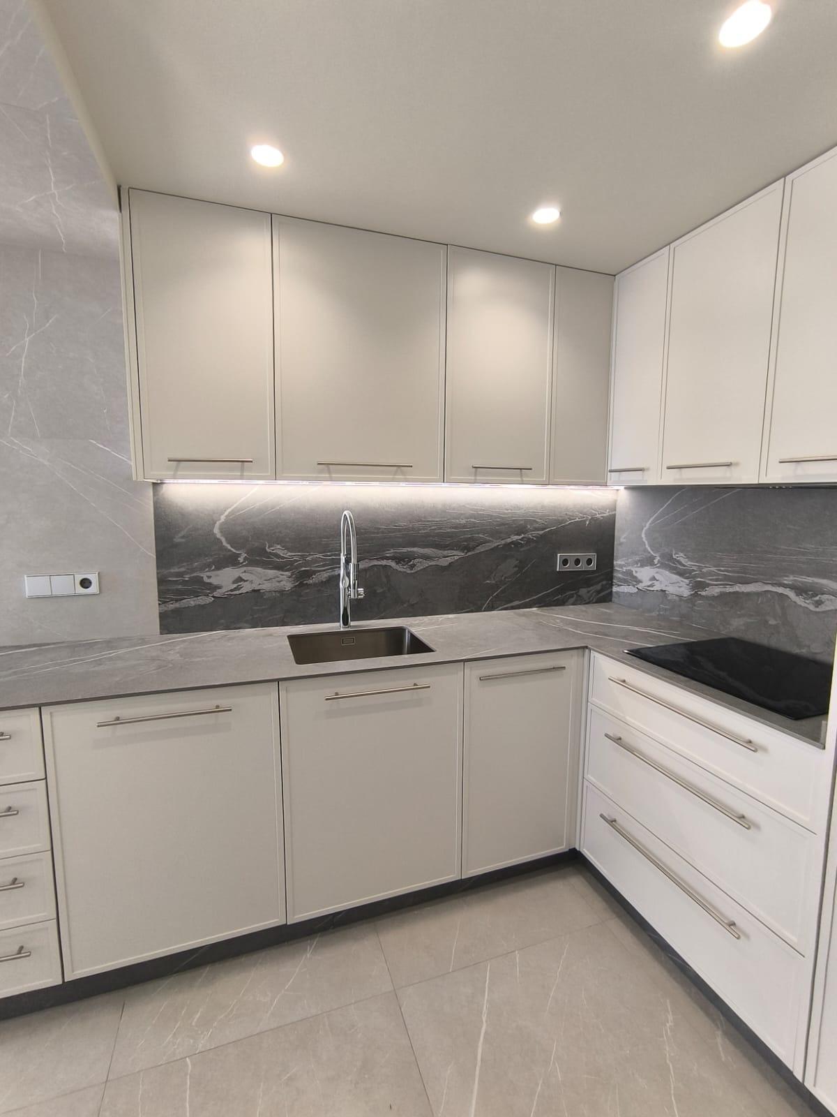 4 Bedroom Penthouse in Fuengirola - Photo 4