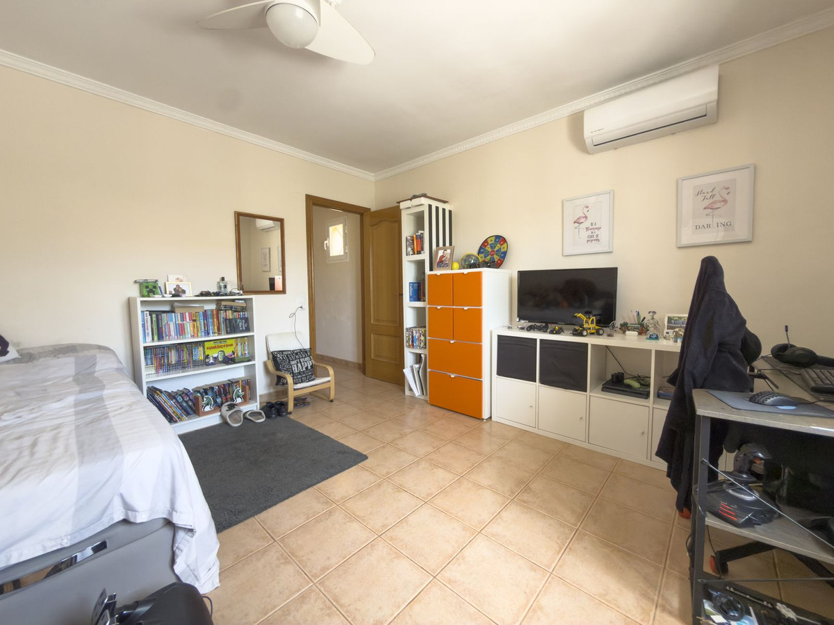 5 Bedroom Villa in Coín - Photo 45