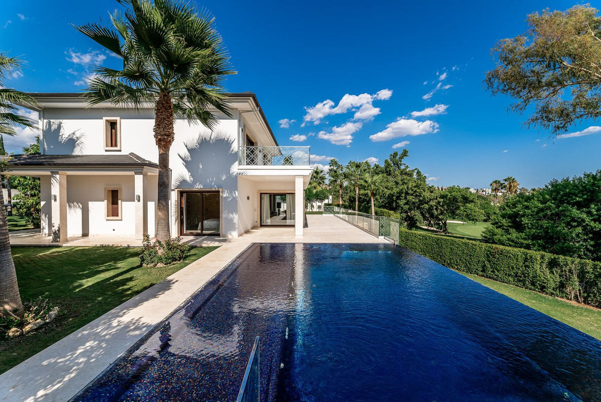 5 Bedroom Villa in Marbella - Photo 7