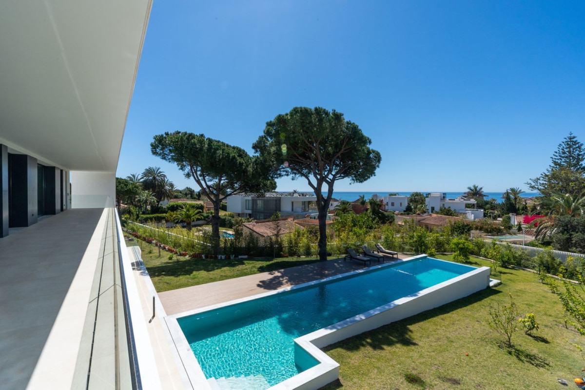 6 Bedroom Villa in Marbella - Photo 4