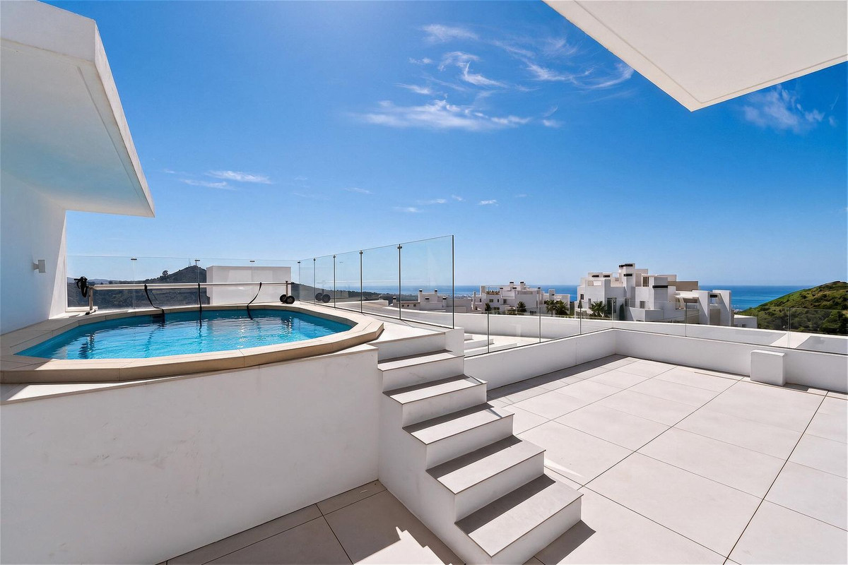 3 Bedroom Penthouse in Ojén
