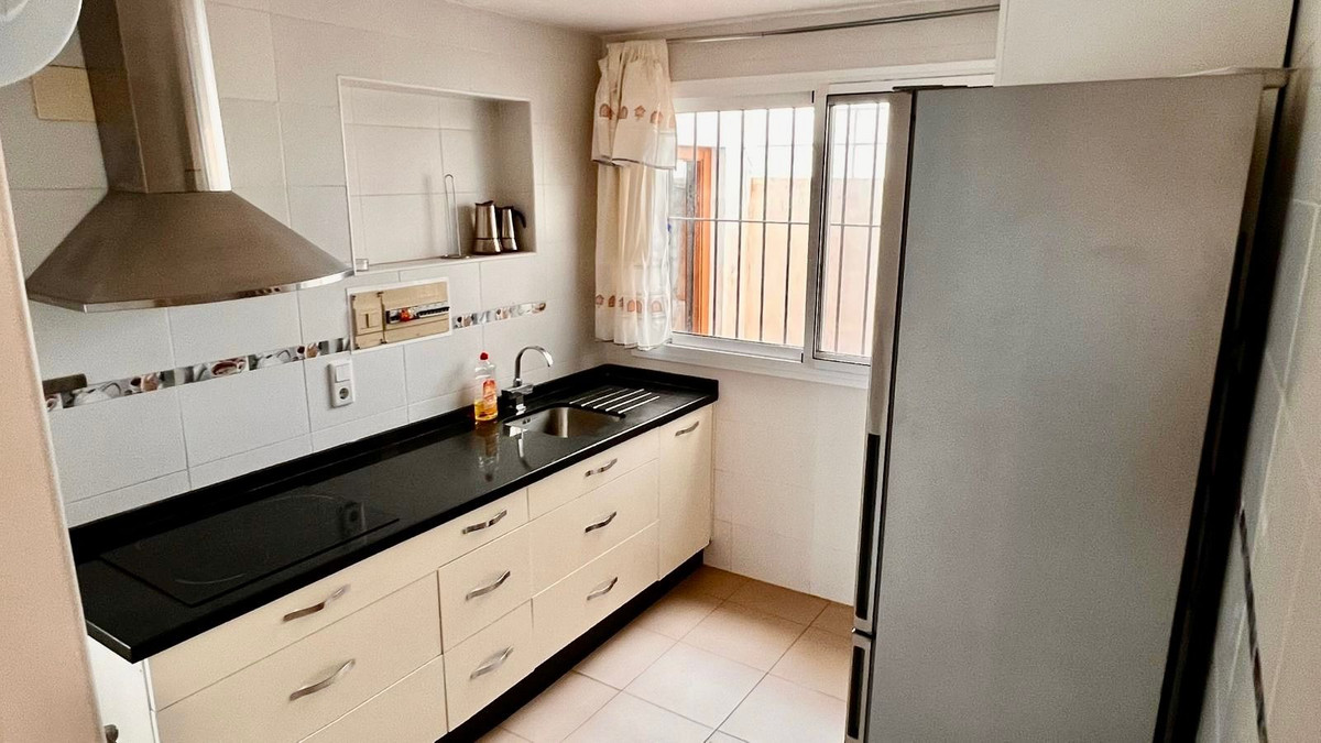 5 Bedroom Villa in Fuengirola - Photo 8