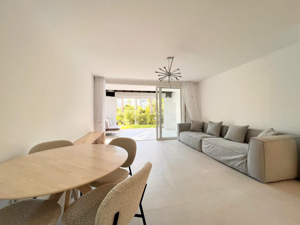 3 Bedroom Townhouse in Estepona - Photo 6