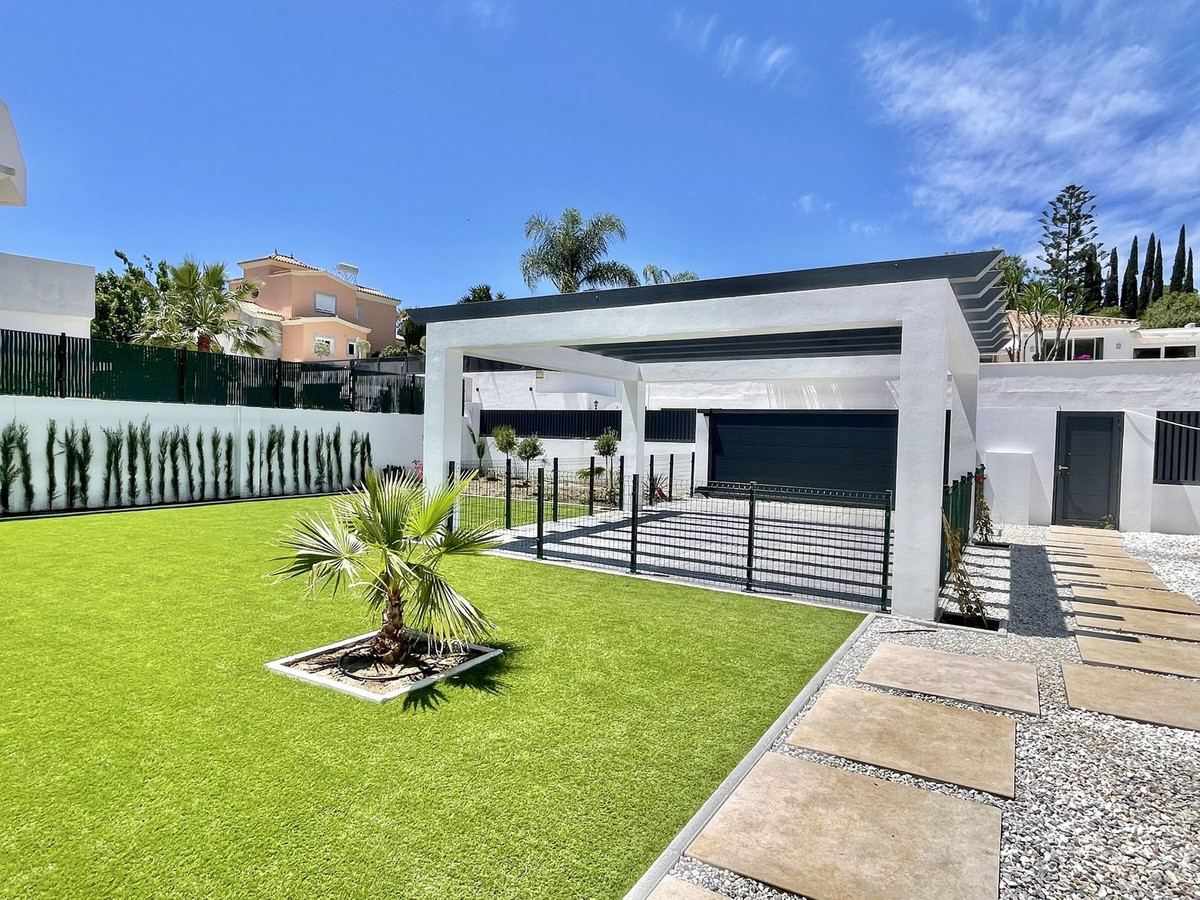 6 Bedroom Villa in Marbella - Photo 5