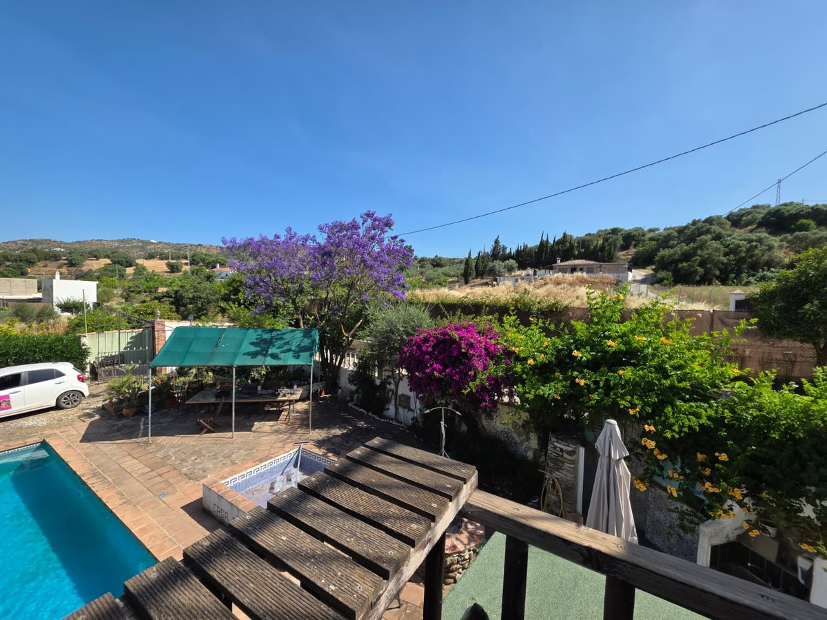 4 Bedroom Country house in Guaro - Photo 10