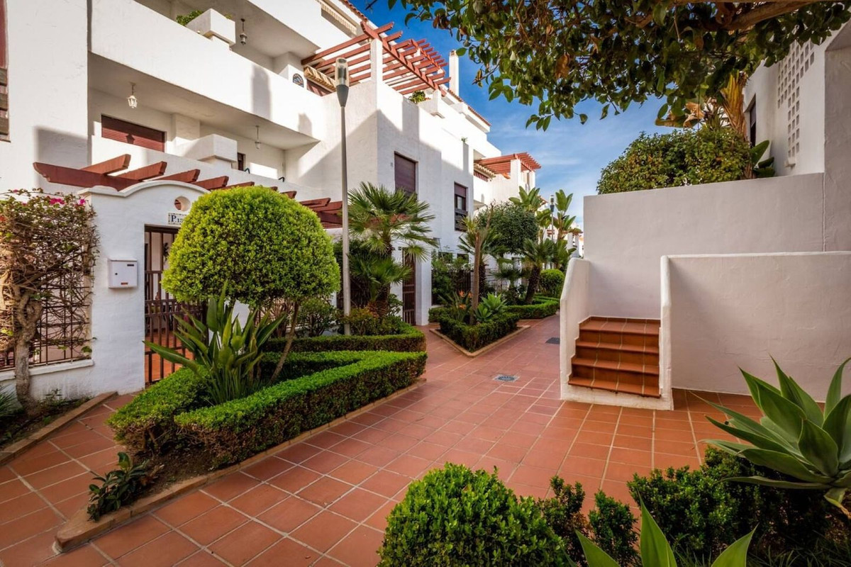 3 Bedroom Apartment in Marbella - Photo 24