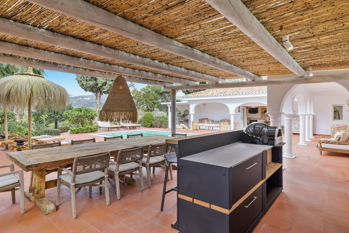 3 Bedroom Villa in Marbella - Photo 2