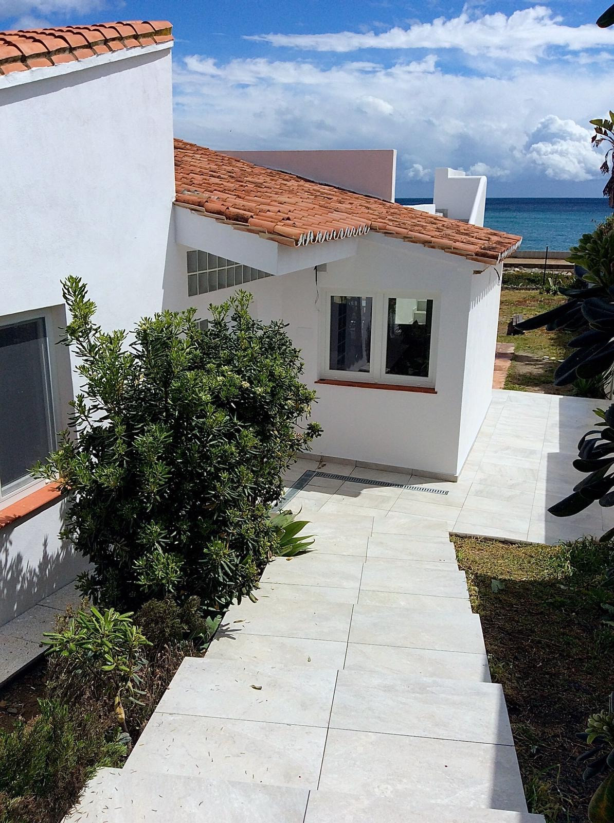4 Bedroom Villa in Estepona - Photo 5
