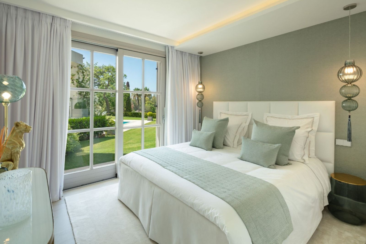 6 Bedroom Villa in Marbella - Photo 16