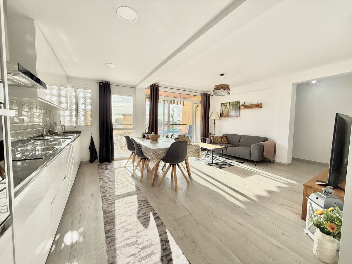 3 Bedroom Penthouse in Fuengirola - Photo 4