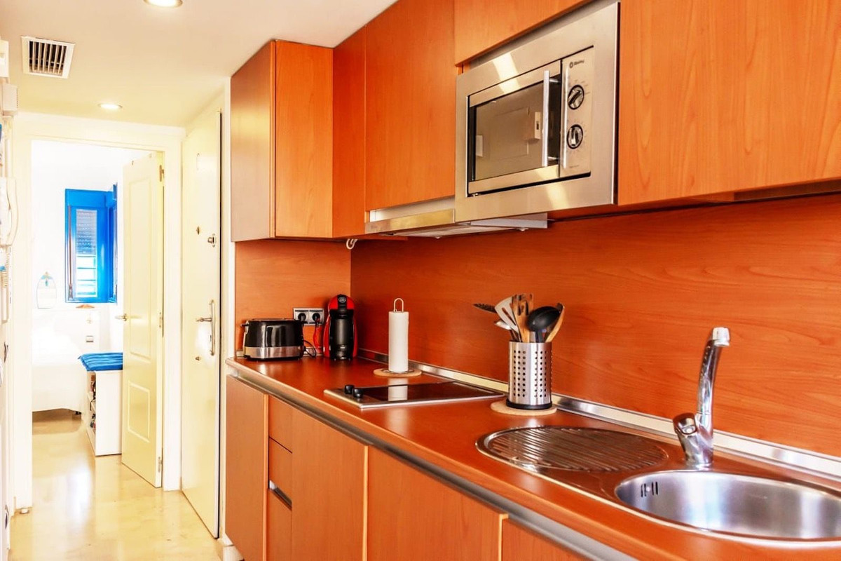 1 Bedroom Penthouse in Benalmádena - Photo 9
