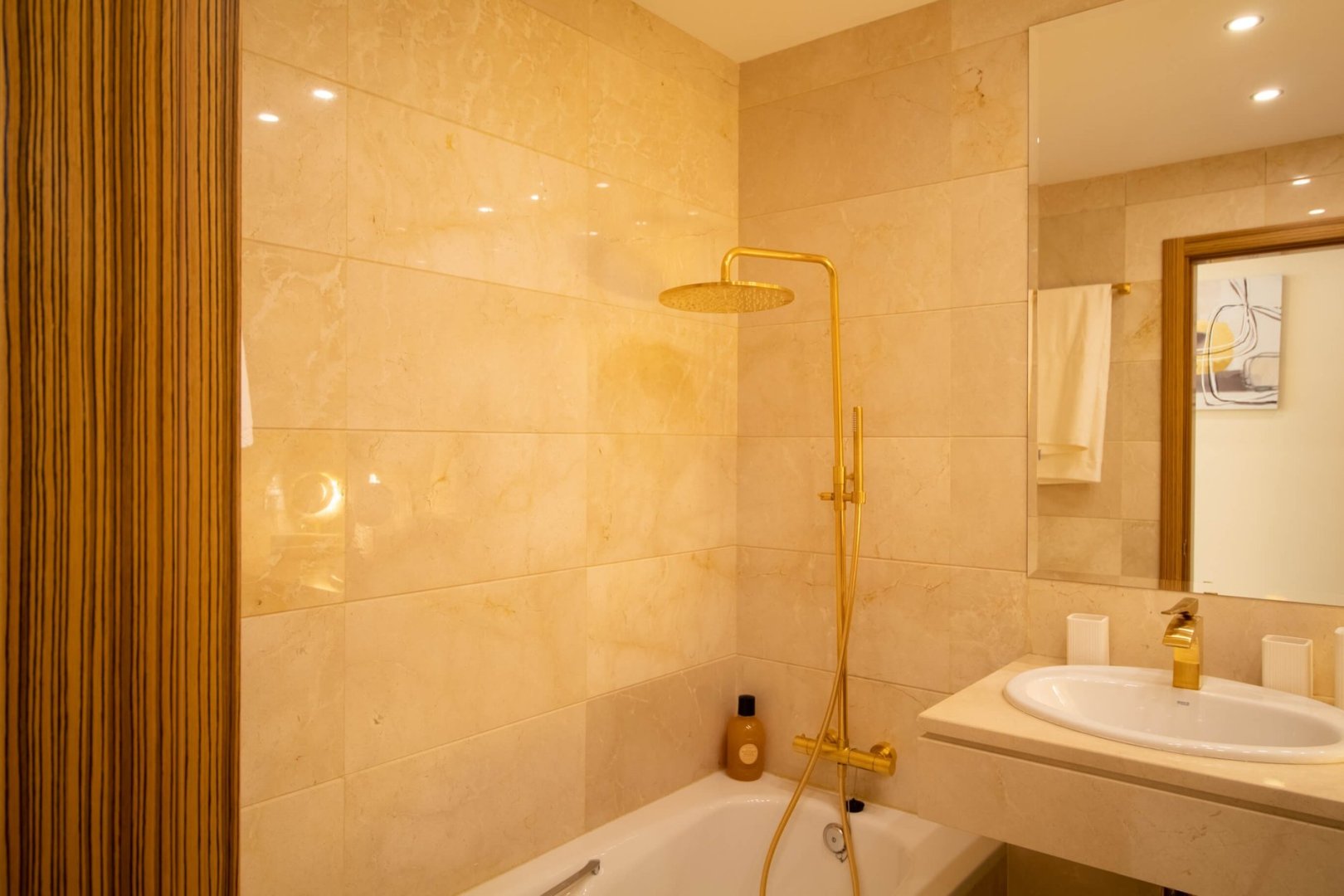 2 Bedroom Apartment in Marbella - Photo 16