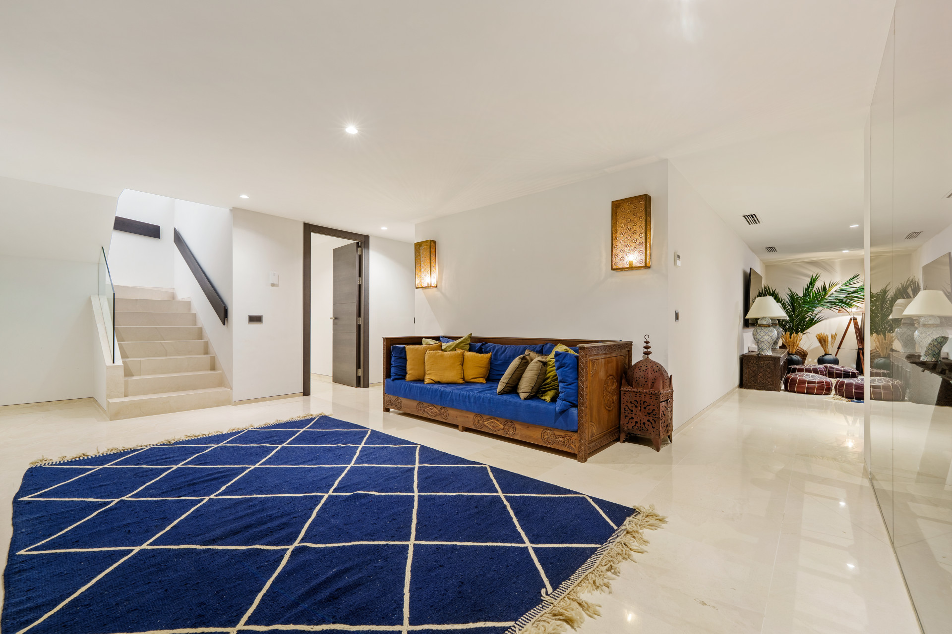 6 Bedroom Villa in Marbella - Photo 10