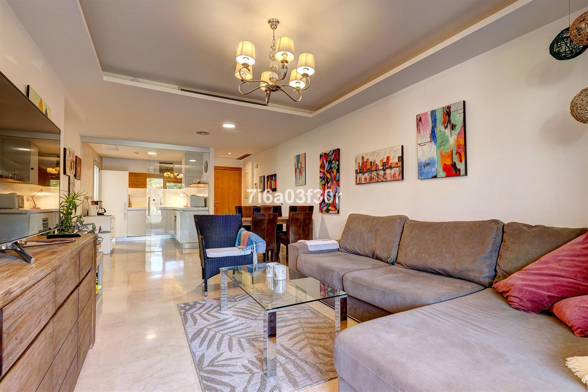 3 Bedroom Apartment in Marbella - Photo 4