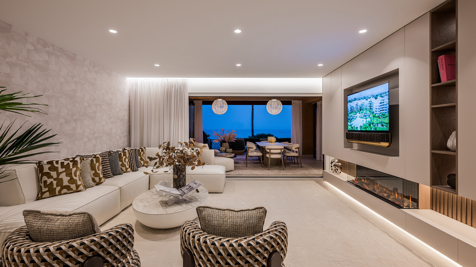 4 Bedroom Apartment in Estepona - Photo 3