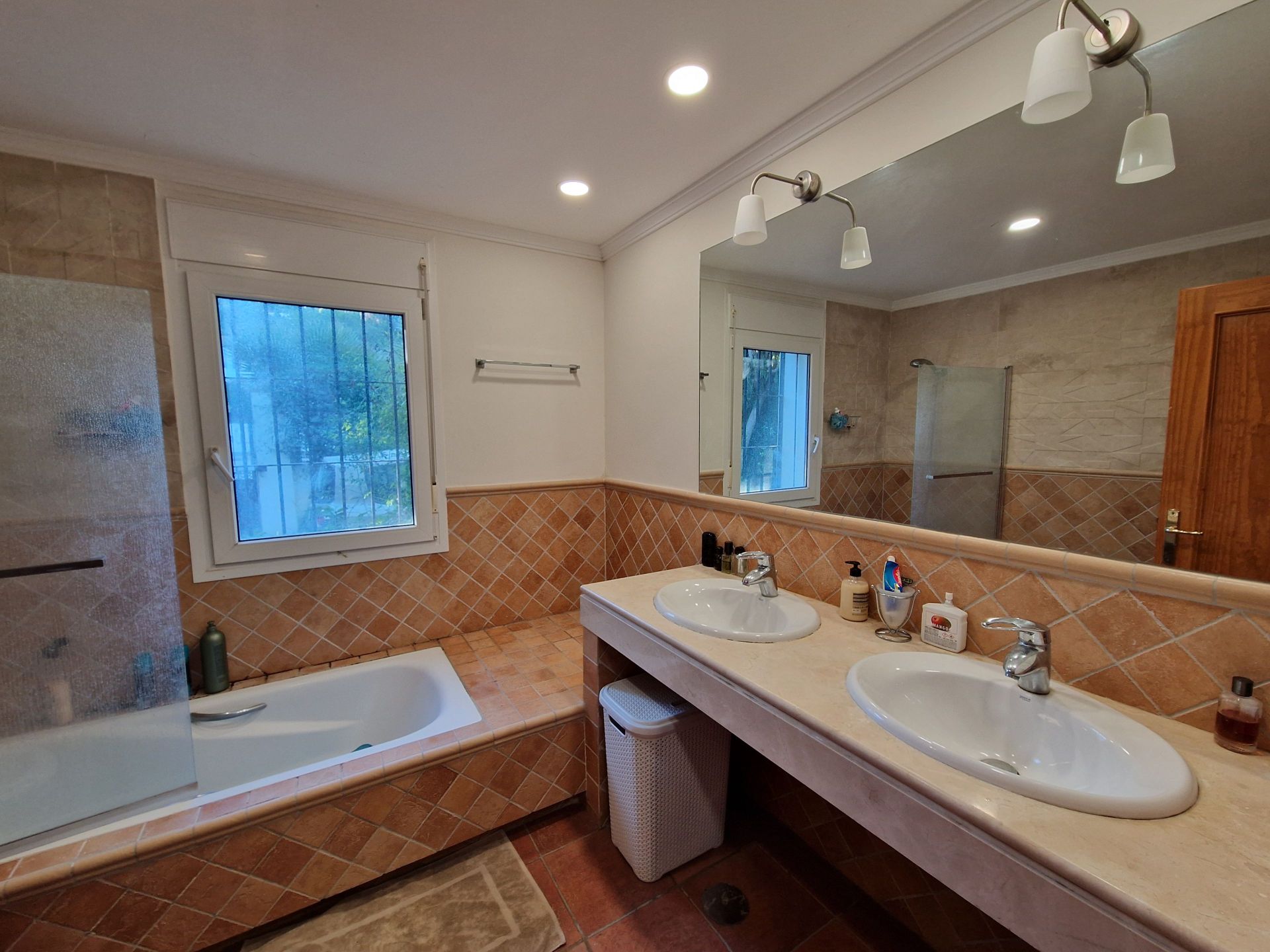 6 Bedroom Villa in Marbella - Photo 17
