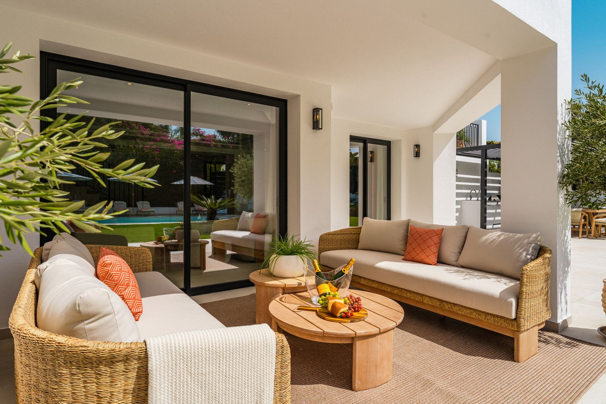 4 Bedroom Villa in Marbella - Photo 4