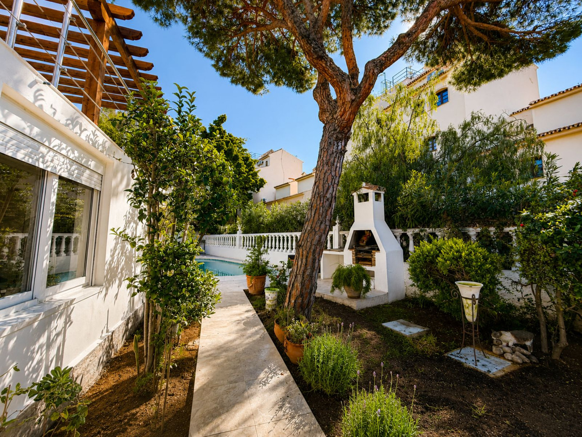 4 Bedroom Villa in Marbella - Photo 16
