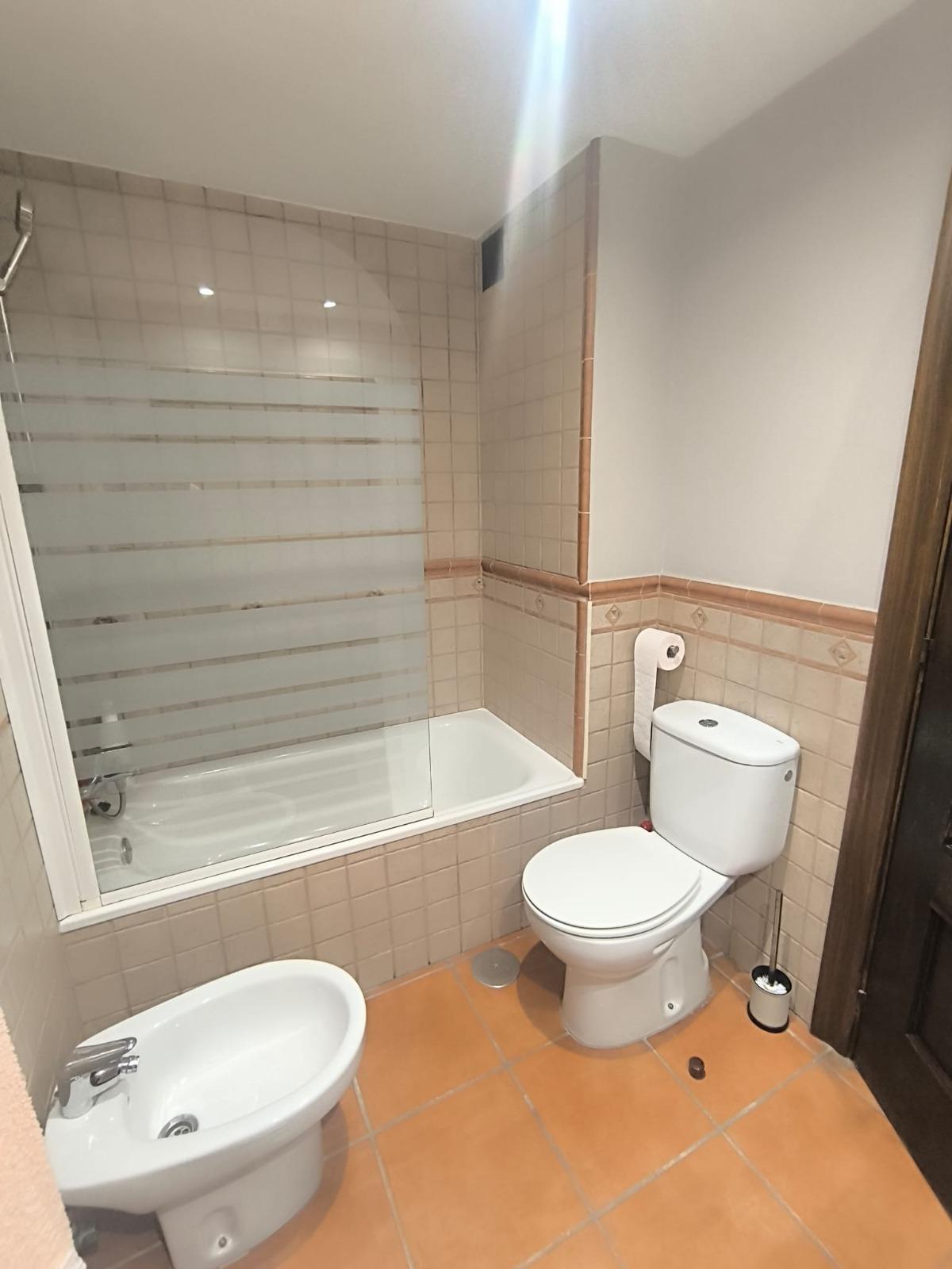 3 Bedroom Apartment in Fuengirola - Photo 13
