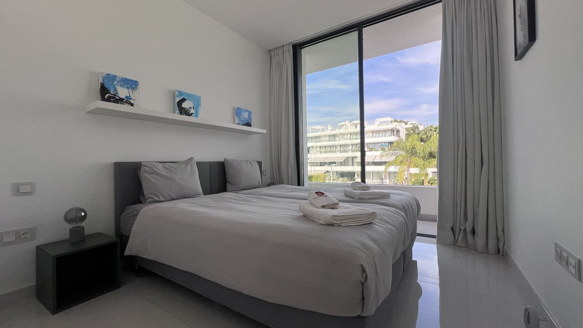 3 Bedroom Penthouse in Estepona - Photo 21